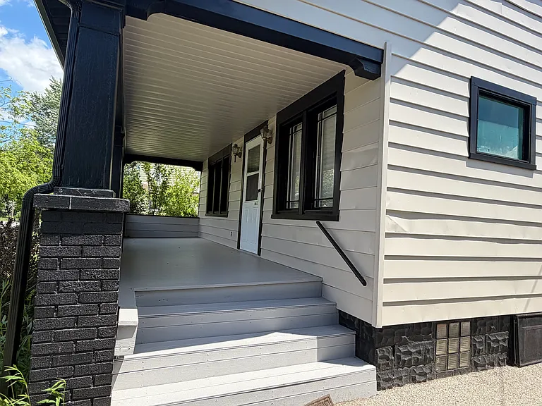 1447 Humbolt Ave — Photo 2