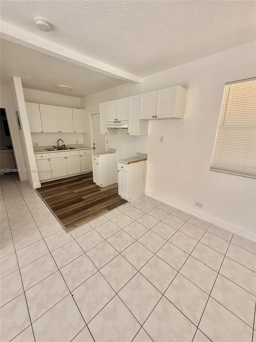 Photo 2 of 5 - 1903 Thomas St #1 - Hollywood, FL Building Photo - 1903 Thomas St #1
