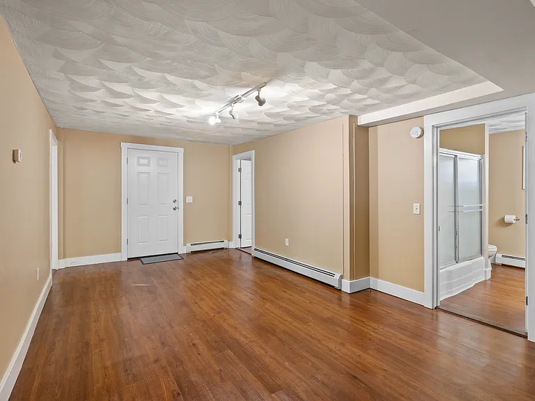15 Jefferson St #1 — Photo 5
