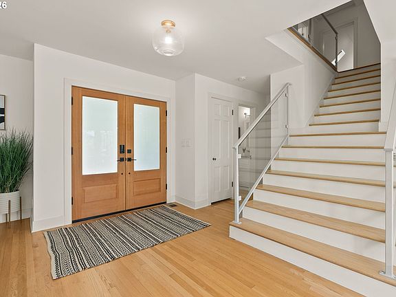 5th image of 5000 SW Hewett Blvd