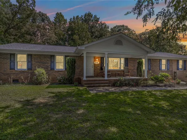 316 Mountain Estates Rd, Pickens, SC 29671