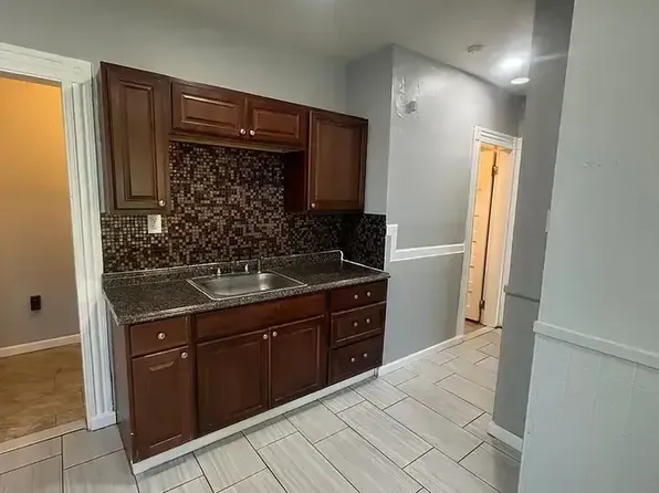 545 Park St #1L, Bridgeport, CT 06608