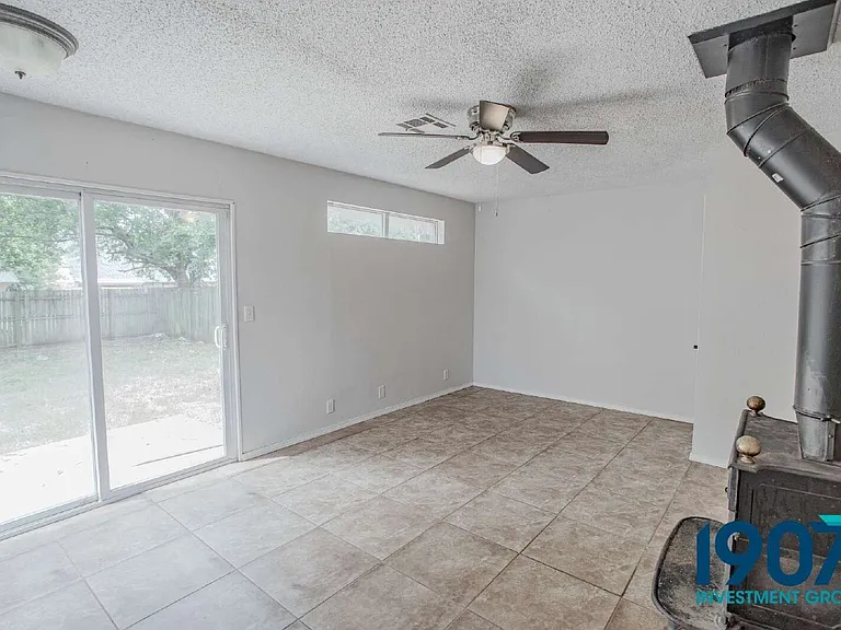 1618 Village Dr — Photo 12