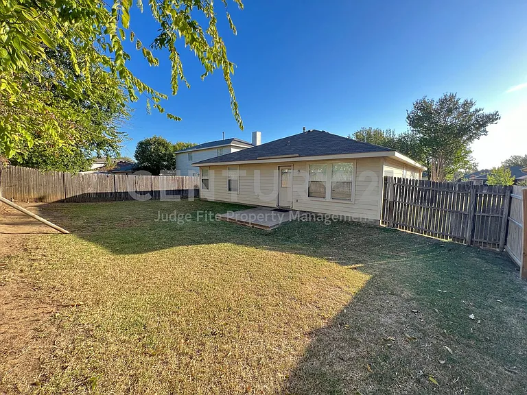2217 Lookout Ln — Photo 10