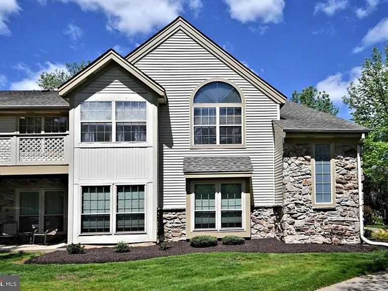 210 Foxmeadow Dr #210 — Photo 5