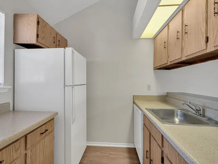 Woodlake Apartments — Photo 50