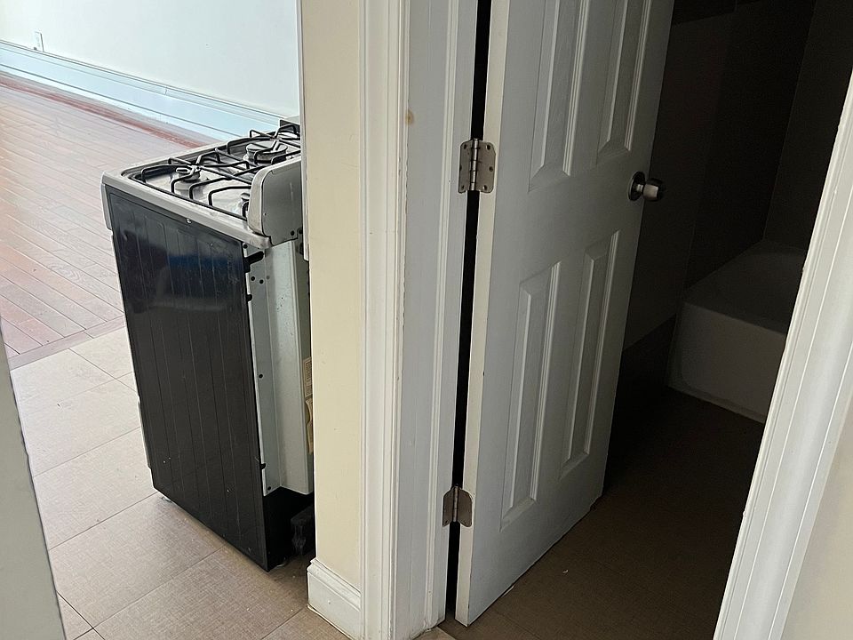 1st image of 16915 89th Ave APT 4B