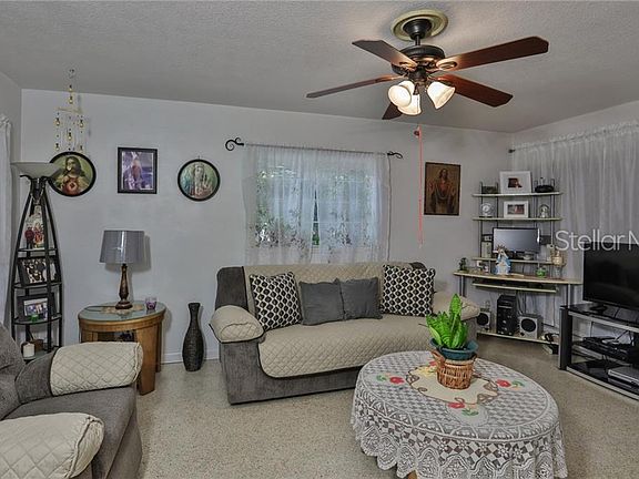 5th image of 1422 E Poinsettia Ave