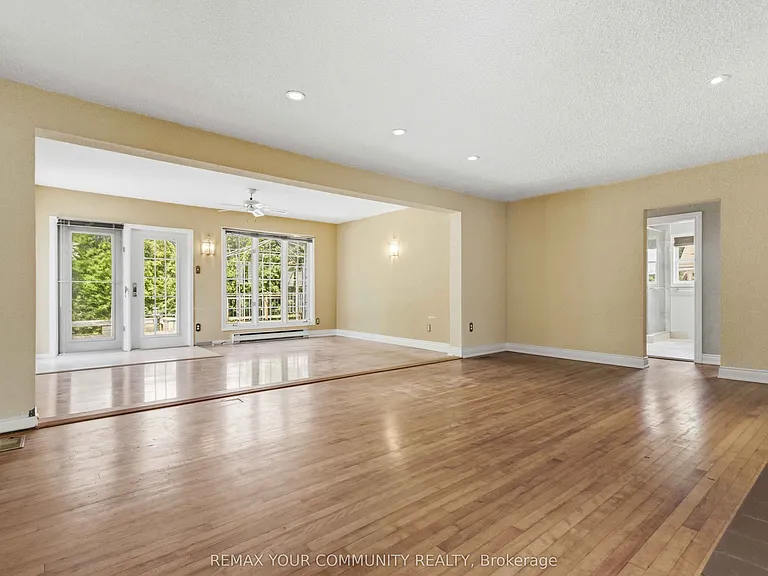 314 The Queensway S — Photo 13