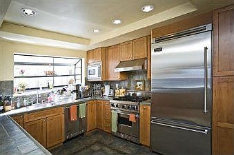 Kitchen :: 541 Avalon Dr