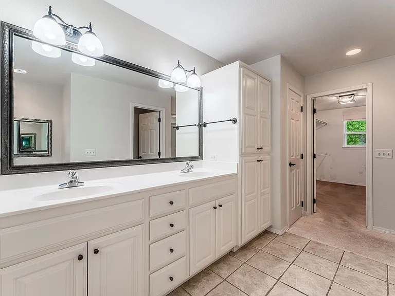 32 Latshaw Dr — Photo 17
