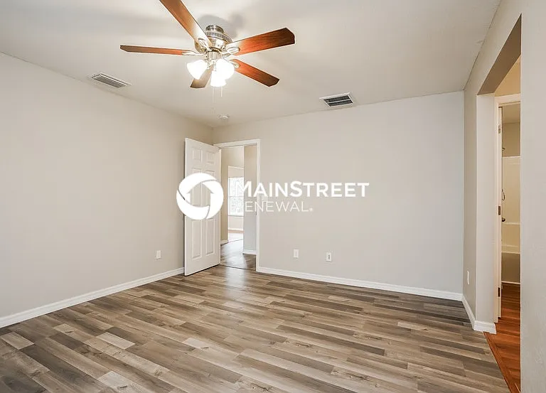 3748 NE 15th Pl — Photo 12