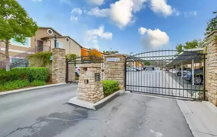 9728 Marilla Dr — Photo 1