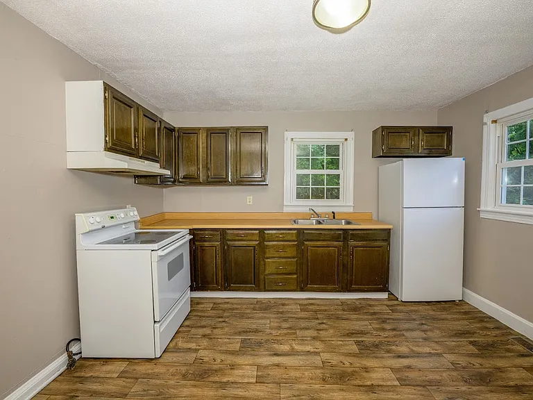 514 Henry St — Photo 12