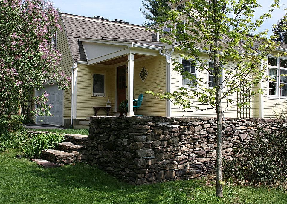 1st image of 123 Moore Rd