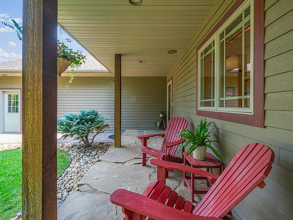 5th image of 3123 Crestwood Dr NE
