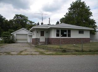 8511 E Rosemont Dr, New Carlisle, IN 46552