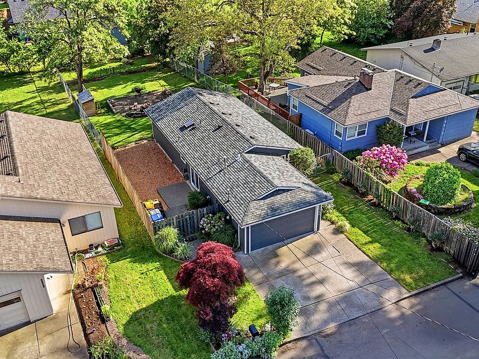 1st image of 8822 SE Knapp St