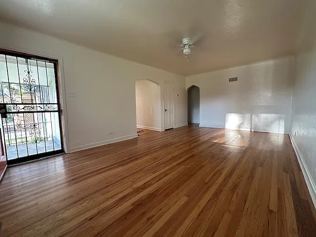 Living Room 12' x 19'
ceiling fan, window A/C