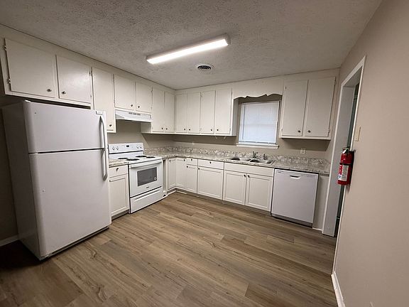 3rd image of 1605 Cedar Shoals Dr #1605