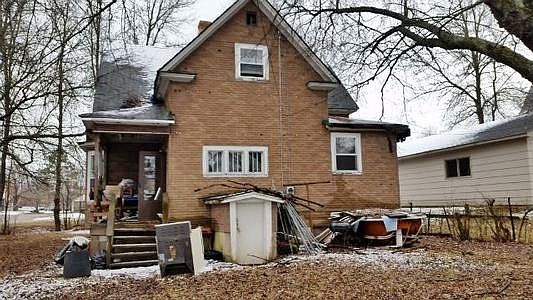 2nd image of 115 Cherry St