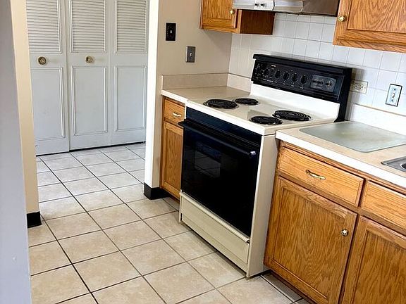 3rd image of 3200 W 101st St APT 211