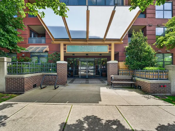 5288 Melbourne St #208, Vancouver, BC V5R 6E6