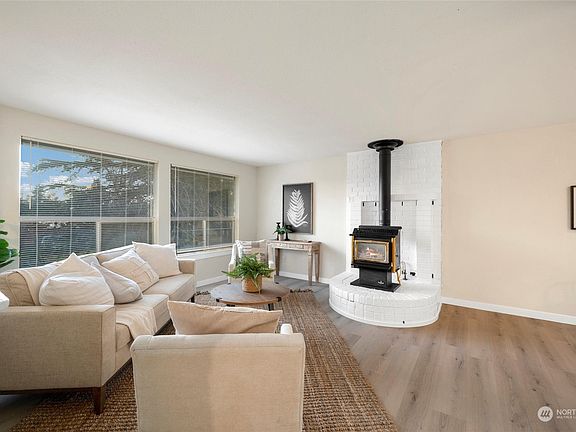 4th image of 1315 Deer Creek Drive