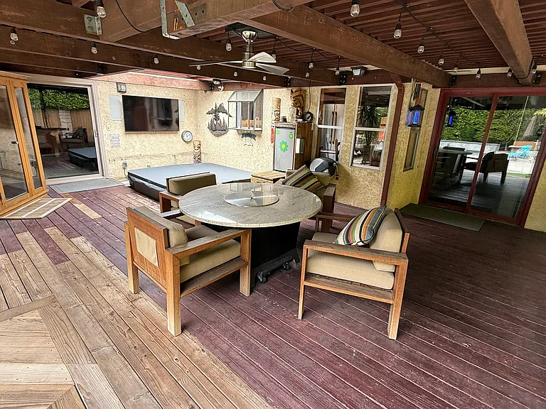 7820 Ventura Canyon Ave — Photo 23