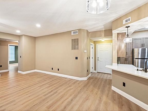 2nd image of 5512 Metrowest Blvd #12203
