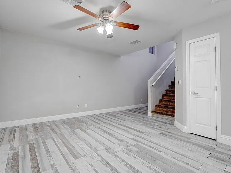 6469 Abbey Door Ct — Photo 16