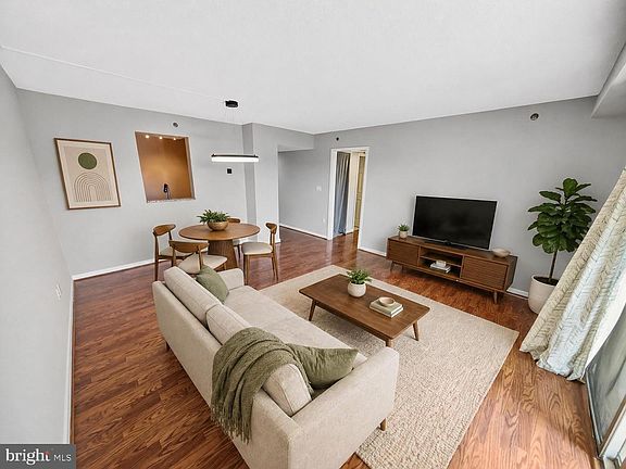 3rd image of 610 N West St APT 407