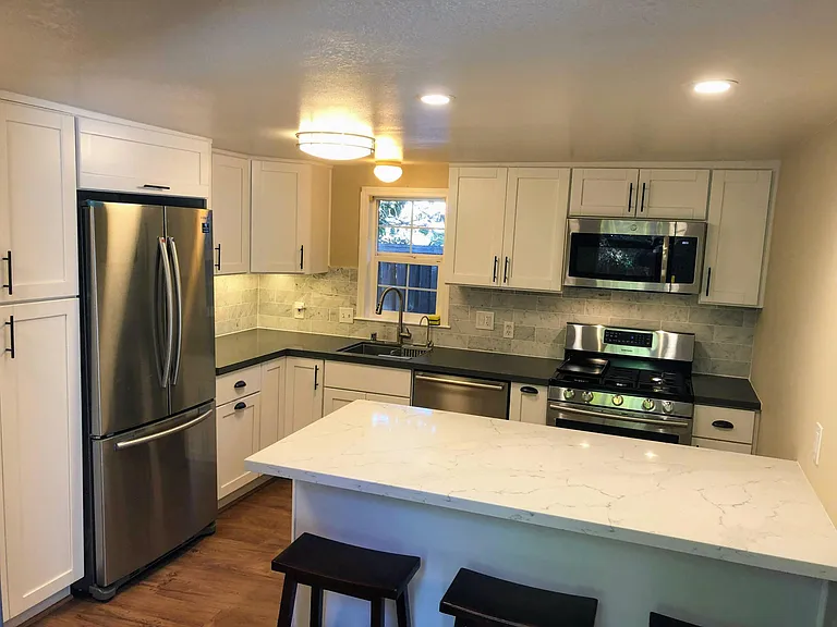 257 Mountain View Ave #B — Photo 1