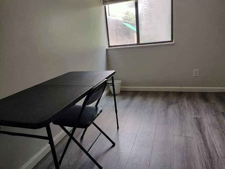 2733 Jersey Ave — Photo 4