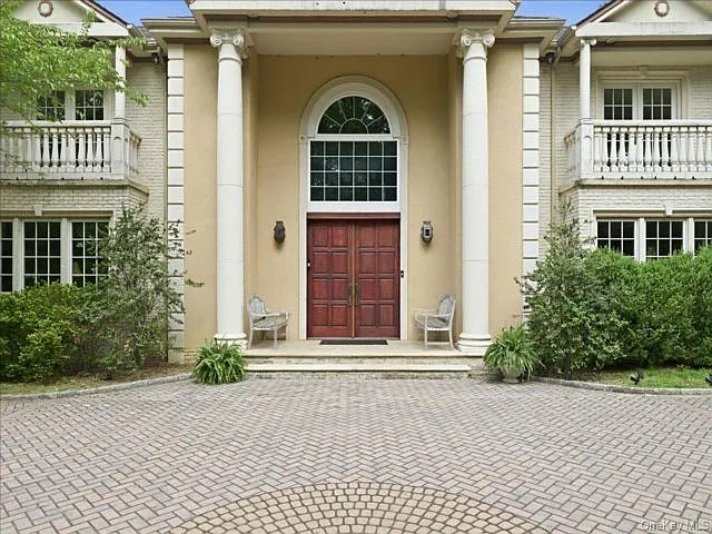 31 Cornwall Ln — Photo 5