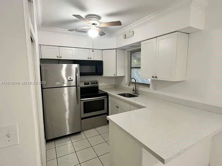 2450 Lincoln St #7 — Photo 2