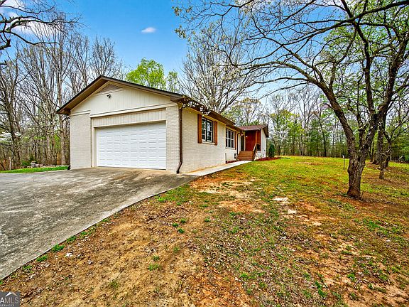 4th image of 672 Cooley Woods Rd