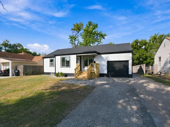 1045 N Ridgewood Dr, Wichita, KS 67208