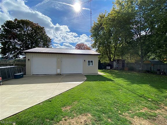 3rd image of 3182 Sharon Dr SE