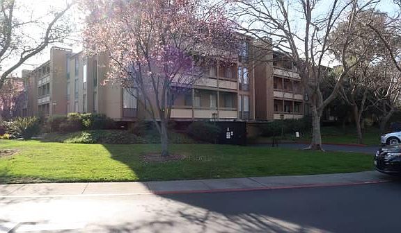 3rd image of 1051 Beach Park Blvd