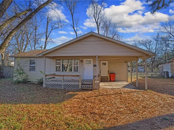 303 Hickory St, Dardanelle, AR 72834