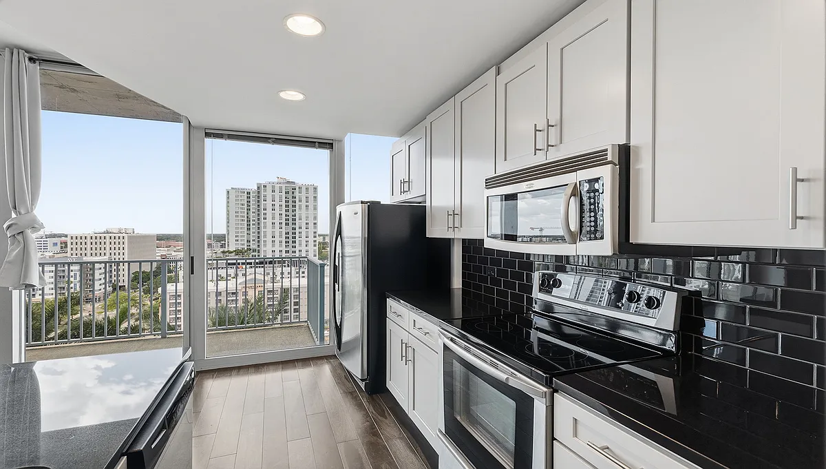 Building Photo - 777 N Ashley Dr