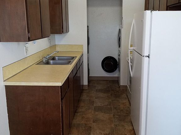 5th image of 2325 Hillcrest Ln #2325