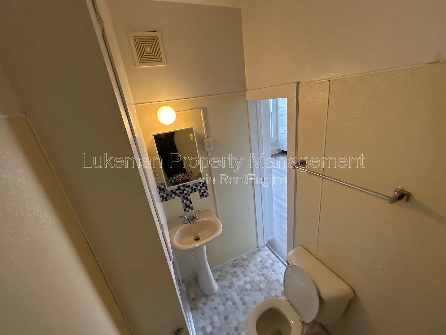 Studio, 1.0 bath, $550 — Photo 4