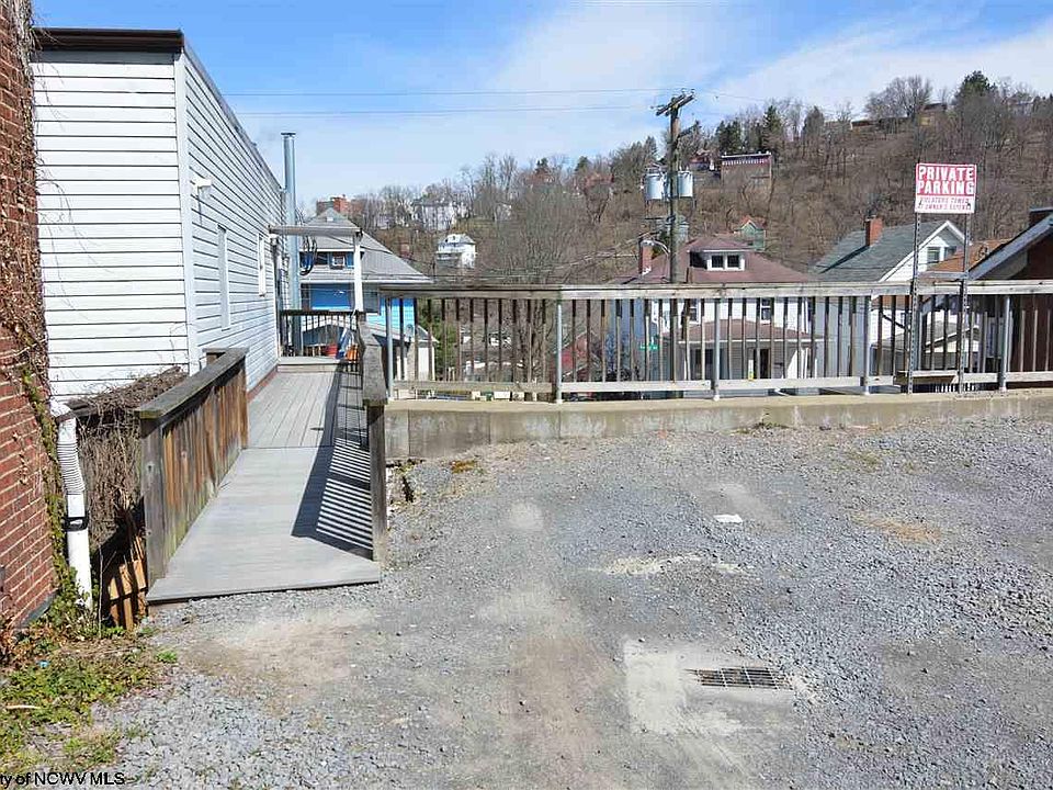 1st image of 444 Brockway Ave #203