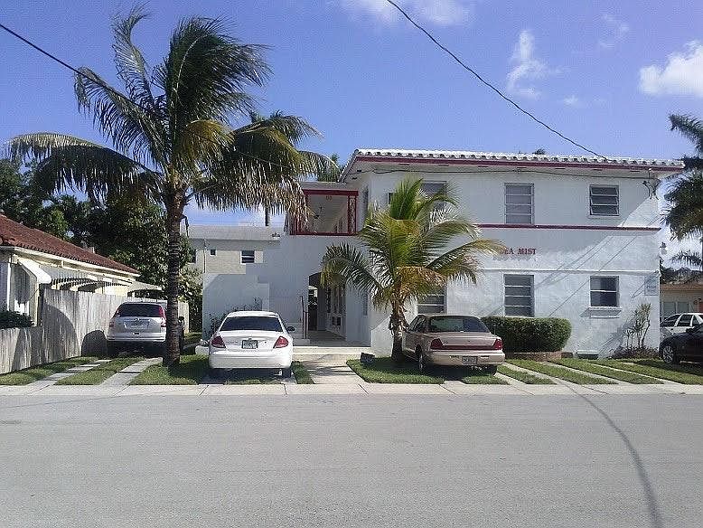 1st image of 550 NE 82nd Ter