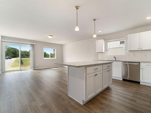 4th image of 5016B Birchwood Ln