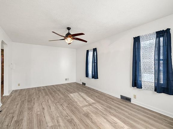 5th image of 915 City View Dr