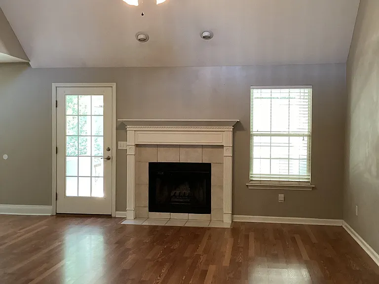 365 Creekside Dr — Photo 16