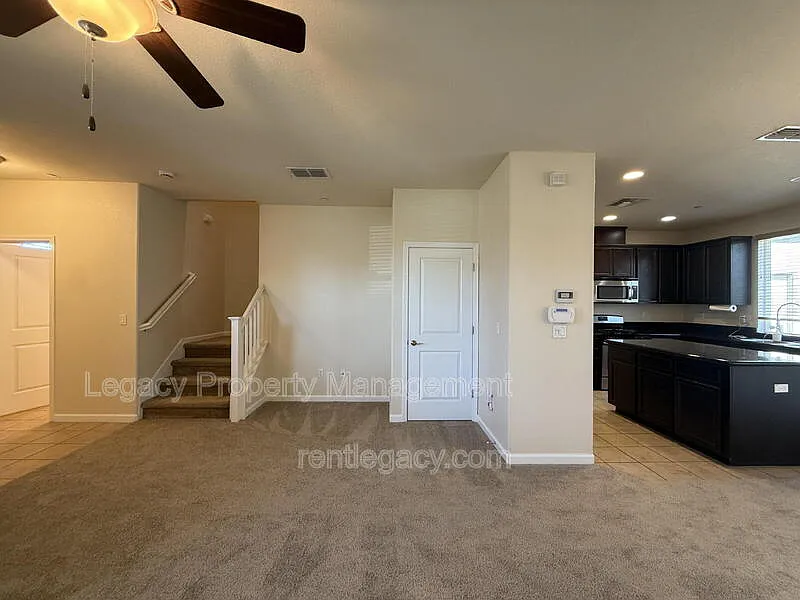 3 bed, 2.5 bath, 1315 sqft, $2,495 — Photo 4